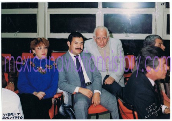 Reunión grupo de modelismo estático PIONEROS. Leticia García Soto, Oscar Ramírez Alvarado, Josafat Muñoz Carrillo.Viernes 7 de Diciembre de 1990. Foto Paco Rodríguez.
